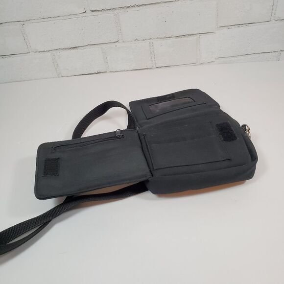 Frankie and Johnnie black crossbody - Picture 6 of 9